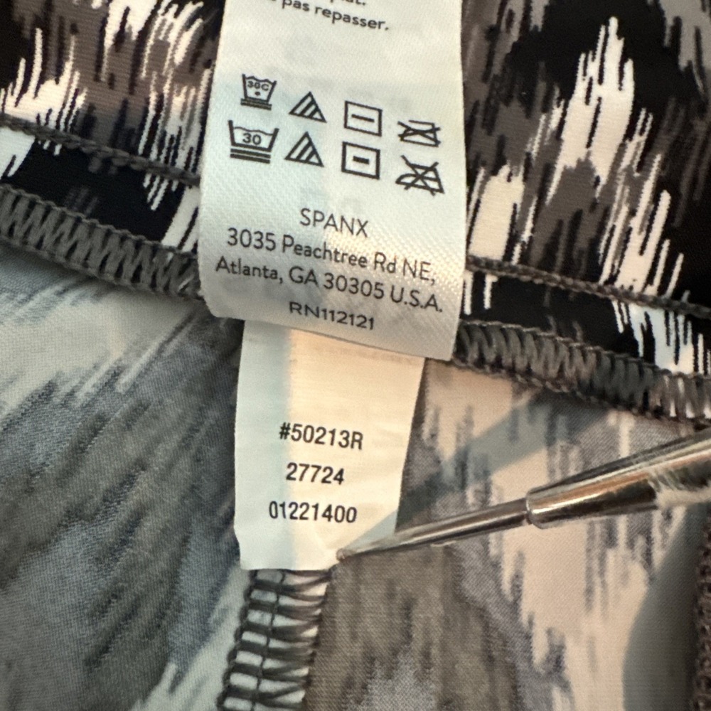 Spanx The Get Moving Shorts Womens Large Black White Ikat Geometric Print RN1121 - Picture 4 of 7